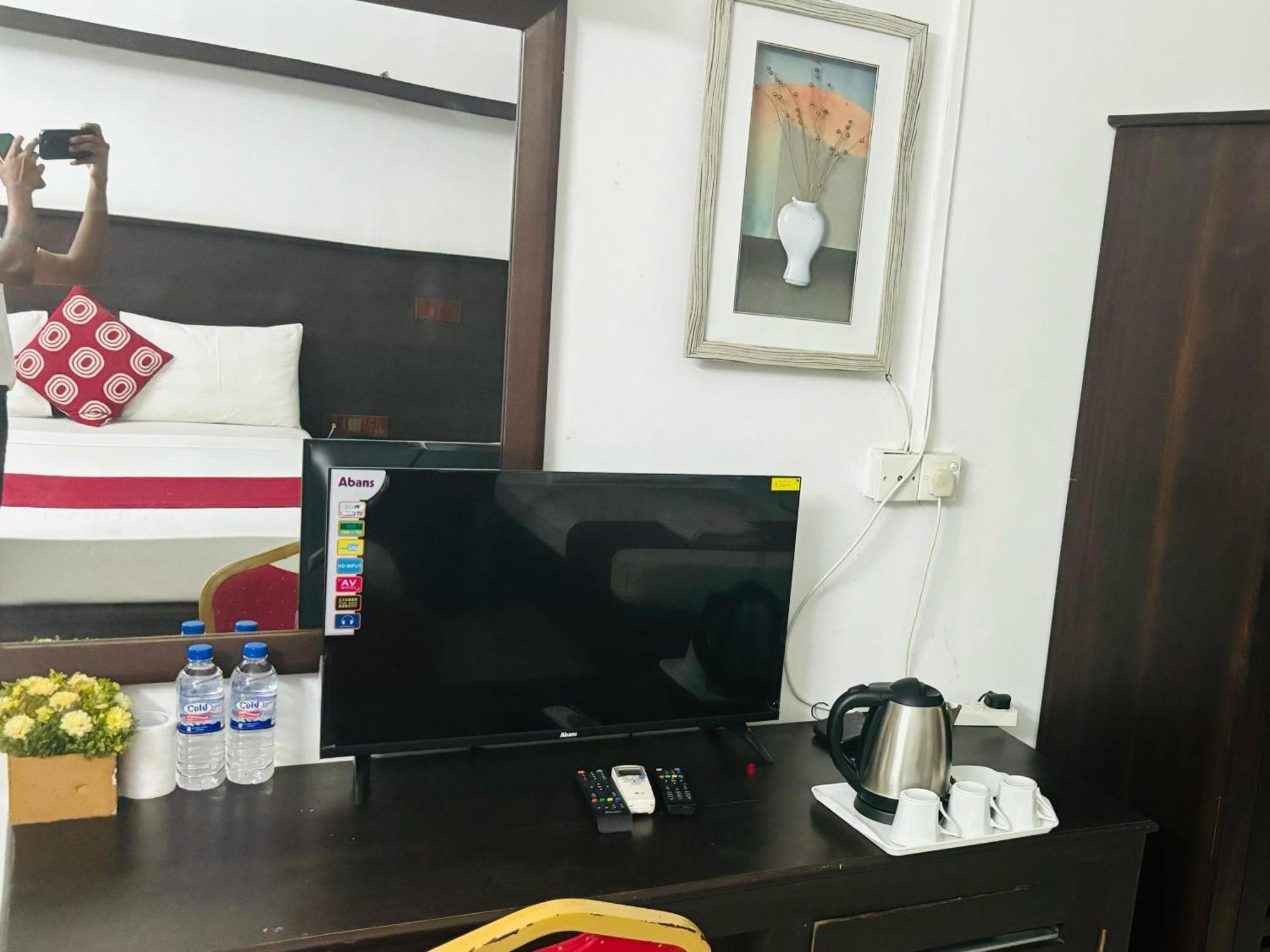 Hotel Nelly Vavuniya Rom bilde