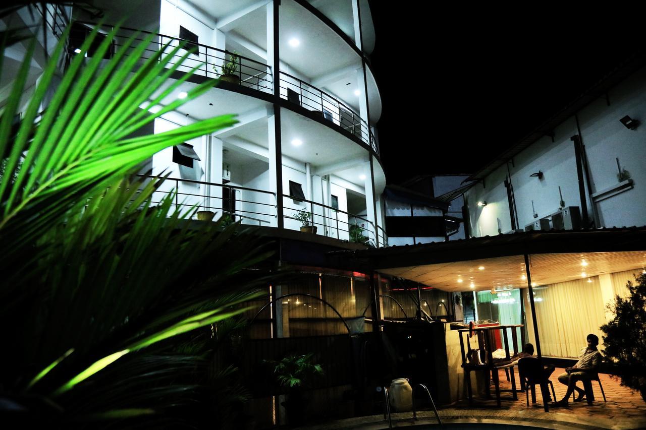 Hotel Nelly Vavuniya Eksteriør bilde